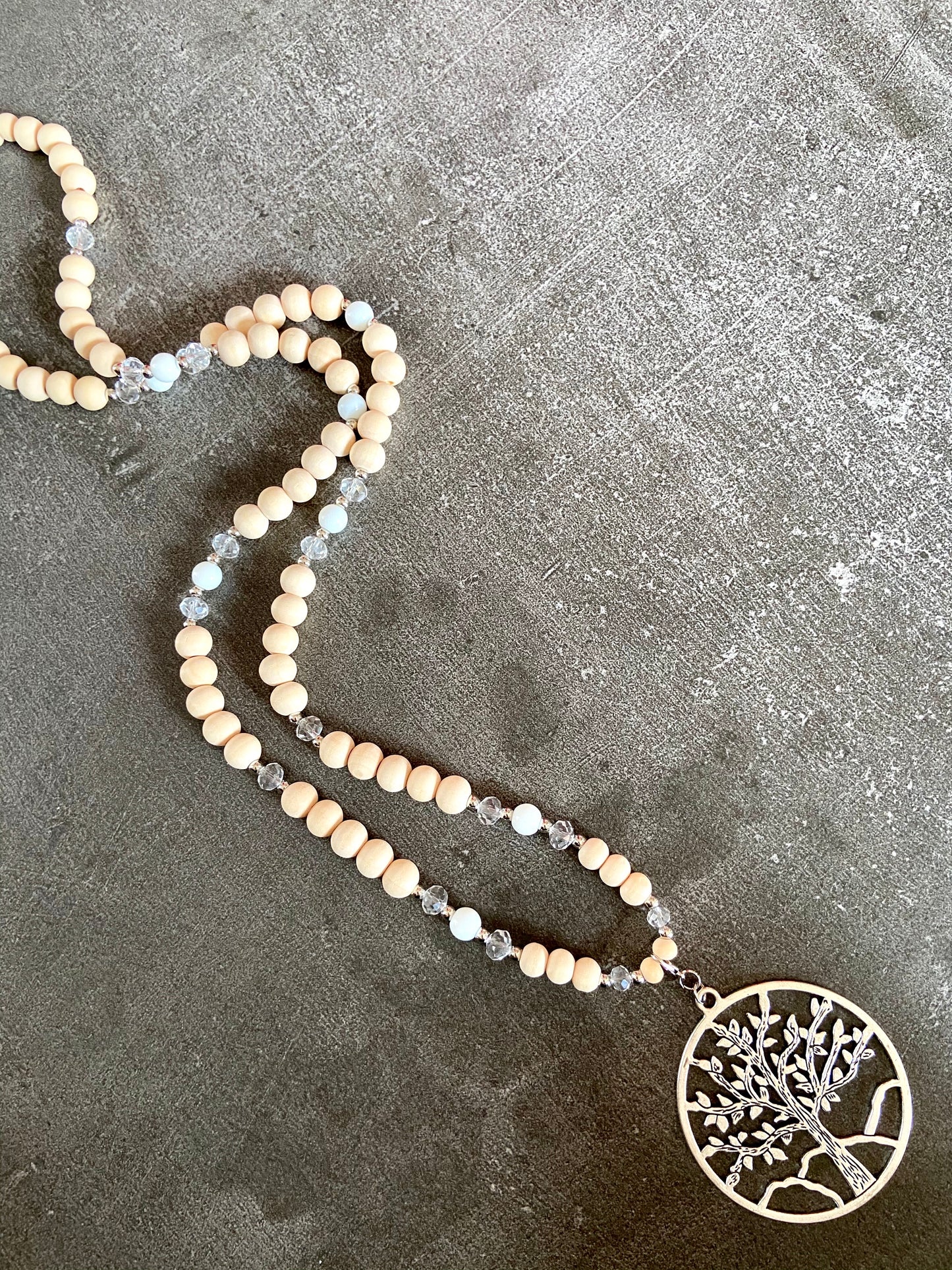 Sautoir en bois brut naturel pendentif arbre de vie