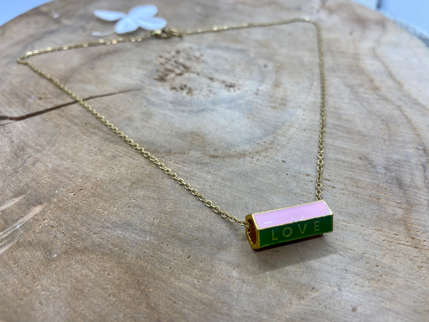 Collier chaîne fine pendentif style porte bonheur bouddhiste