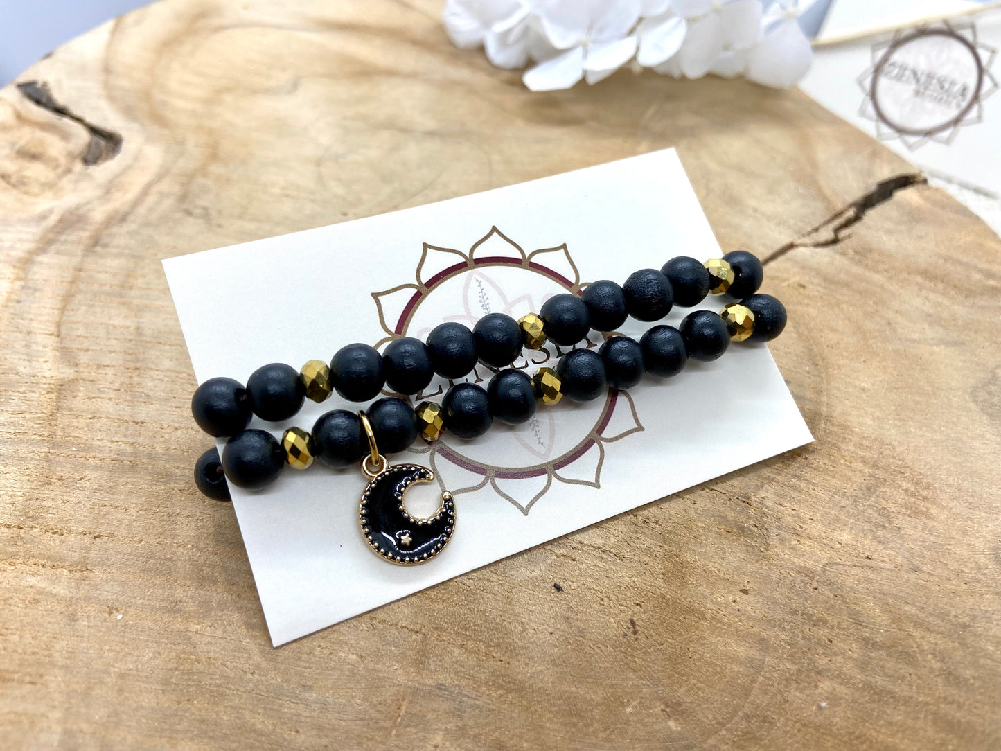 Duo de bracelets en bois noir breloque croissant de lune