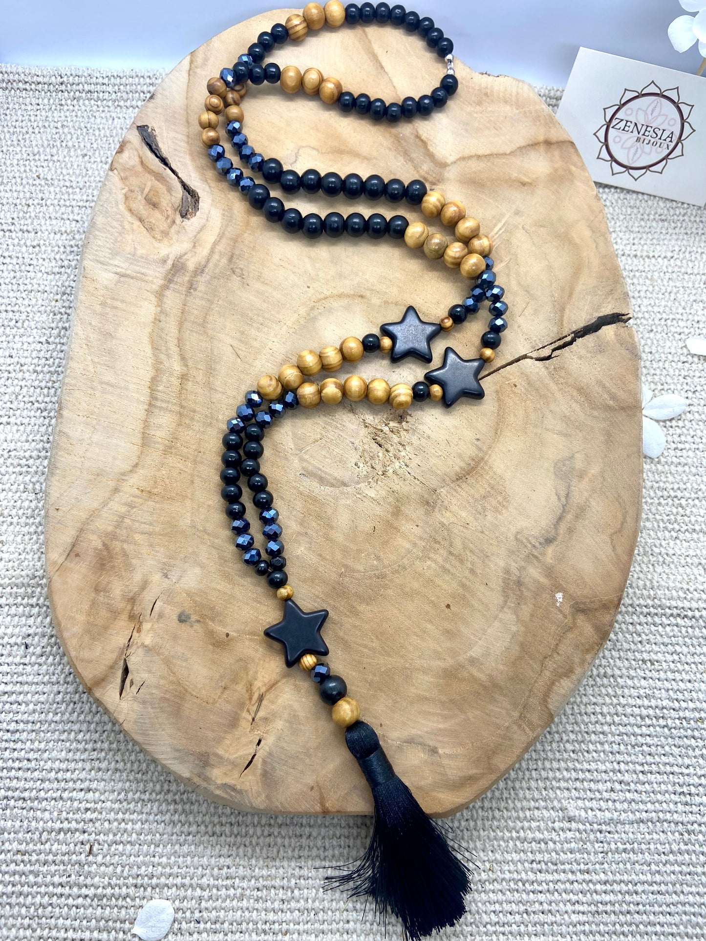 Sautoir en bois noir pendentif pompon et étoile
