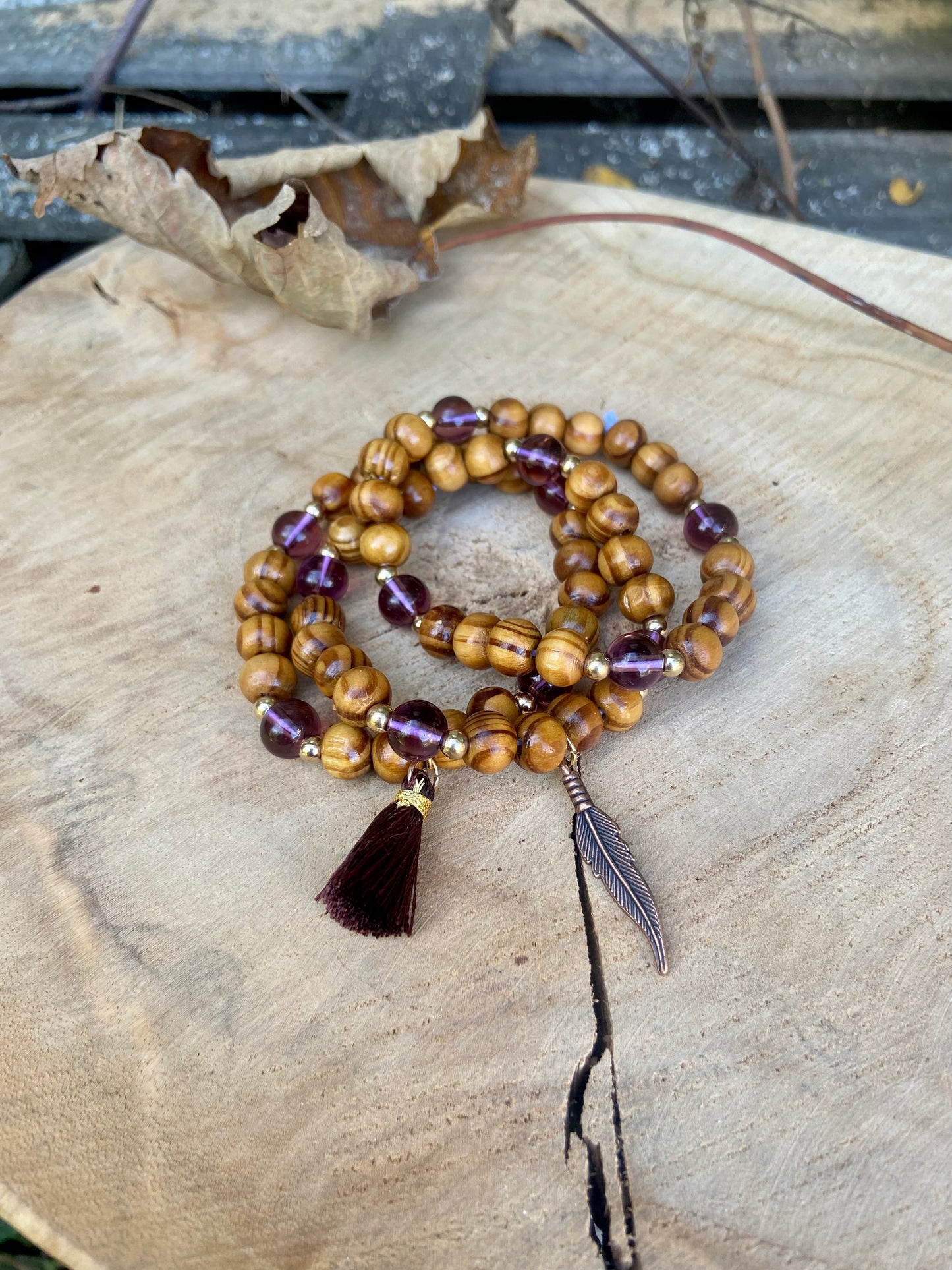 Trio de bracelets en bois avec breloques