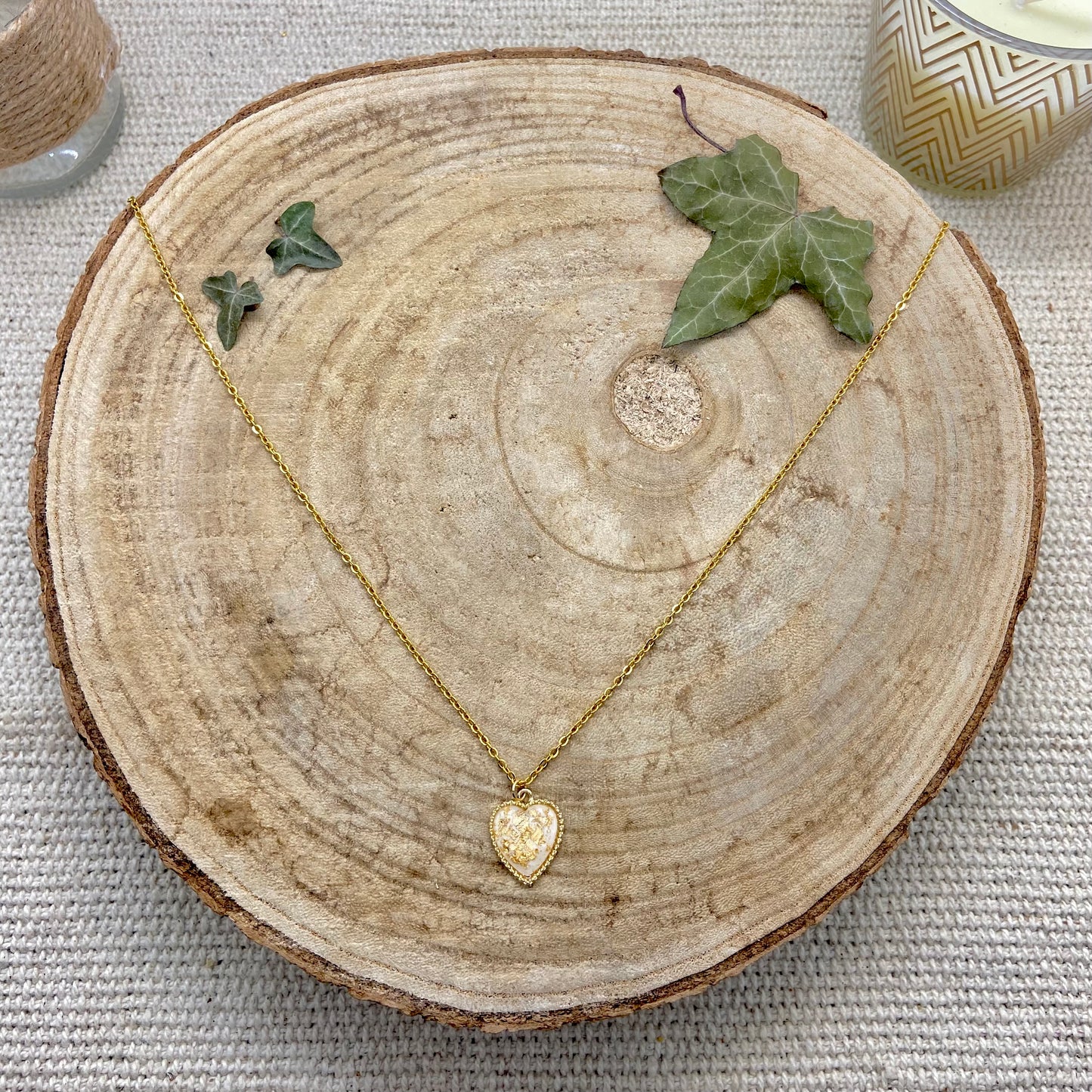 Chaîne fine en inox doré pendentif Coeur avec dorures