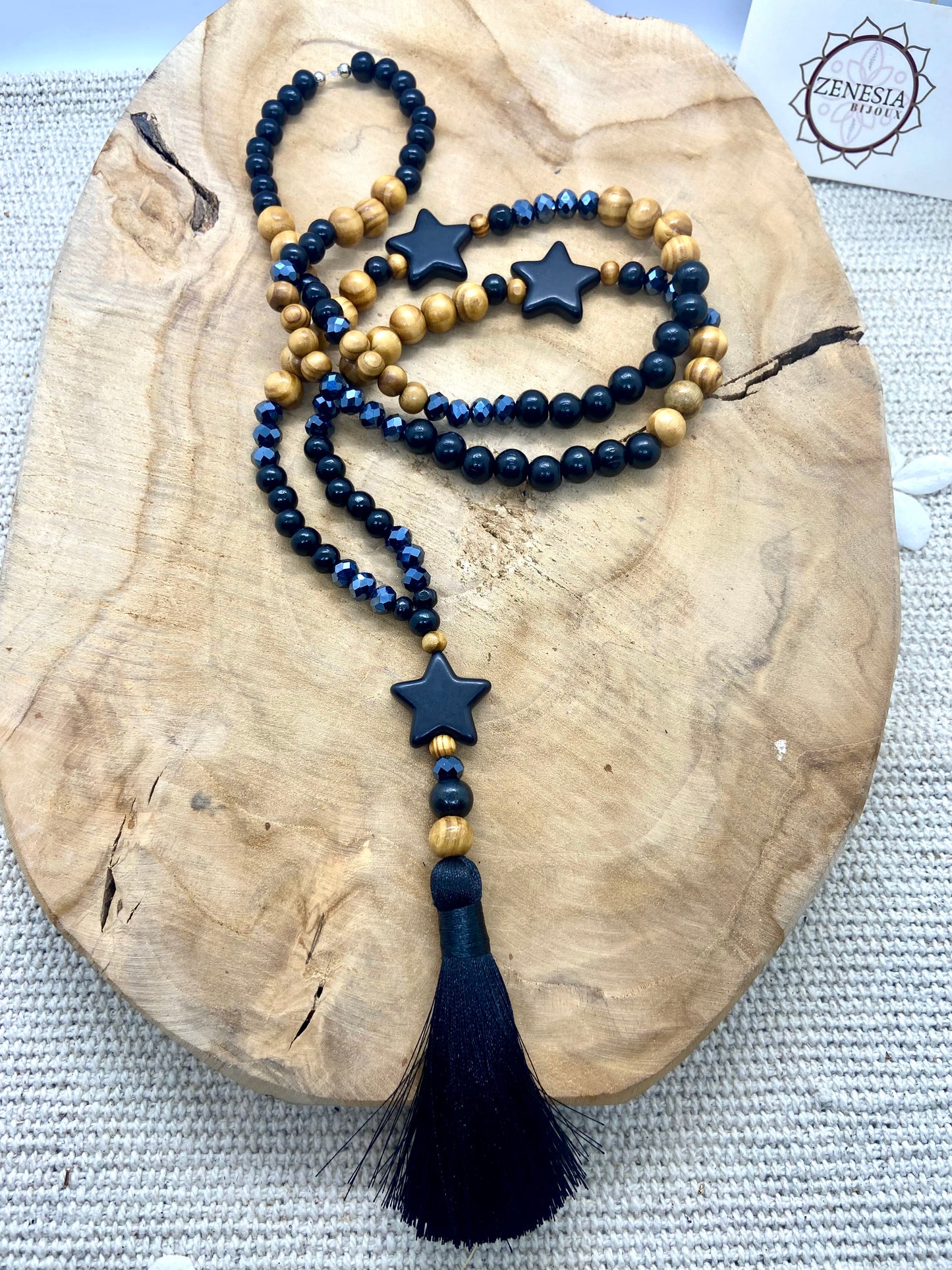 Sautoir en bois noir pendentif pompon et étoile