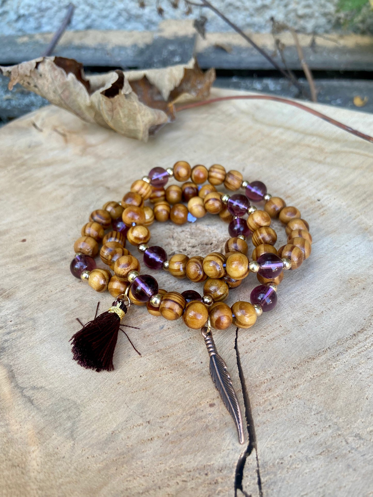Trio de bracelets en bois avec breloques