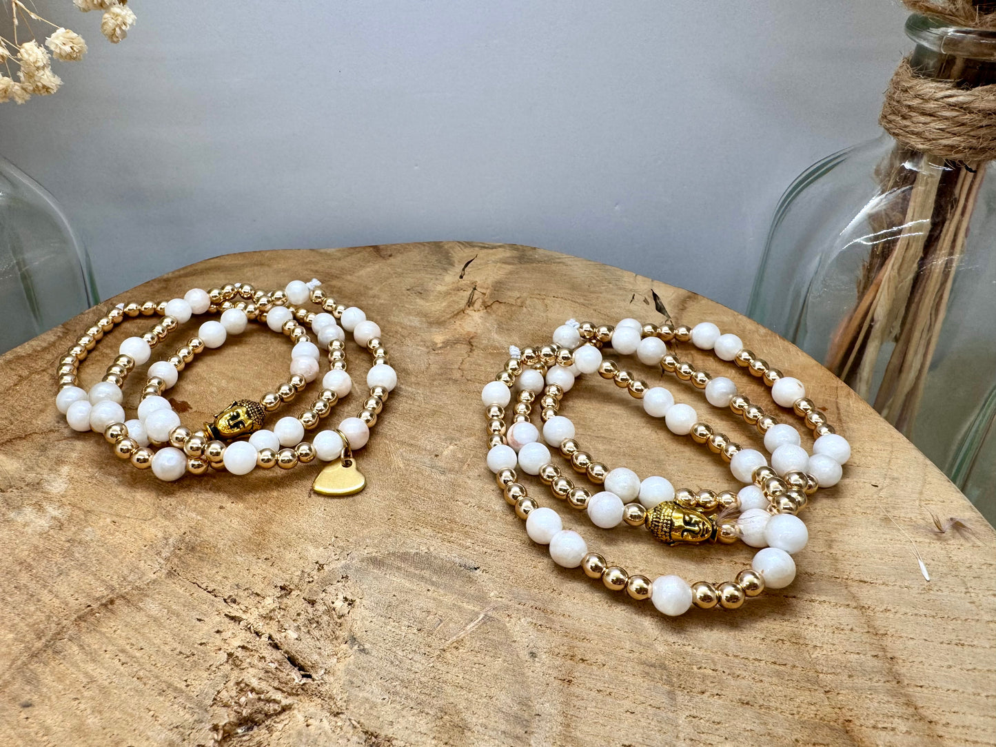 Bracelet en pierres naturelles blanches nacrées et acier inoxydable doré bohème