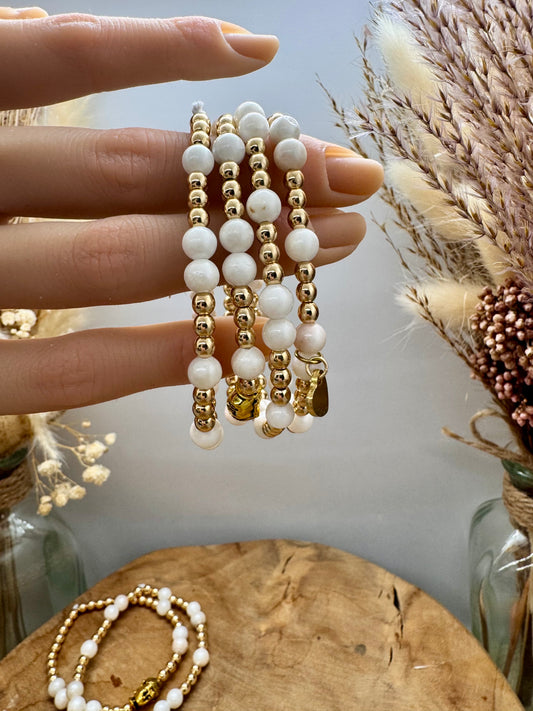 Bracelet en pierres naturelles blanches nacrées et acier inoxydable doré bohème