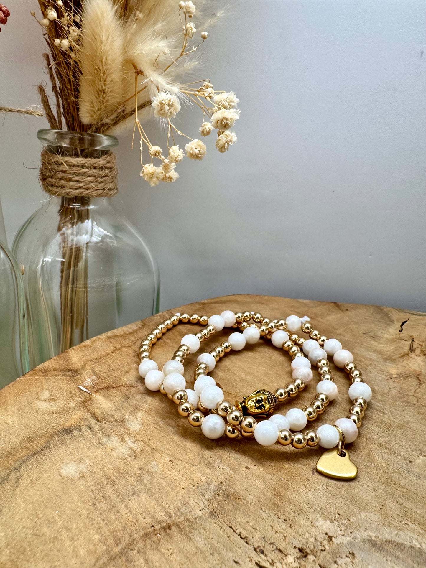 Bracelet en pierres naturelles blanches nacrées et acier inoxydable doré bohème