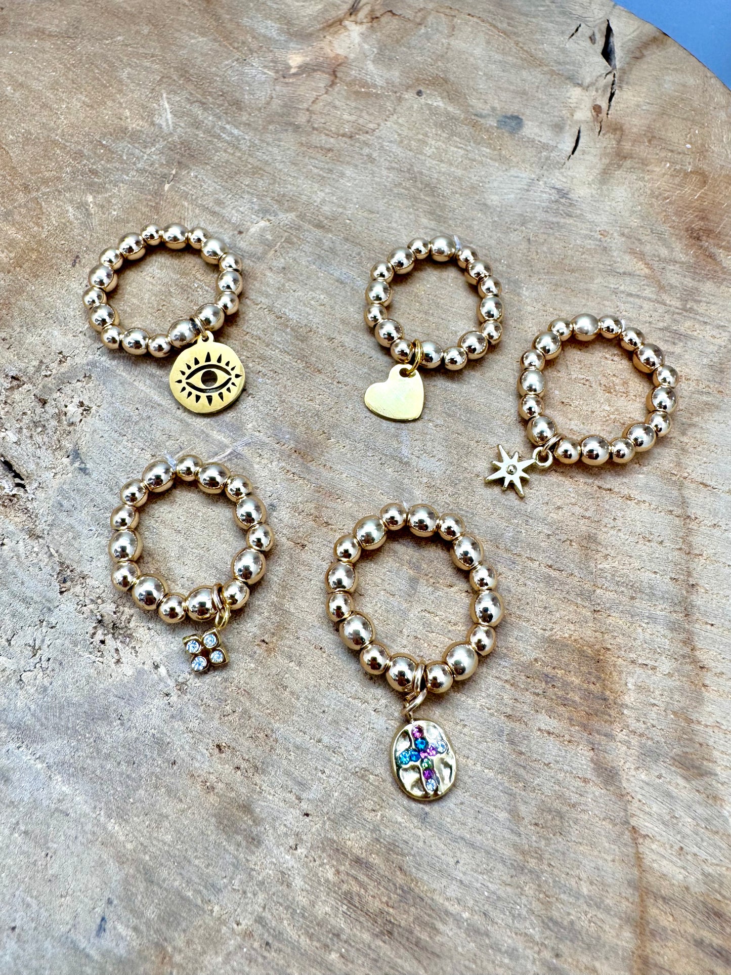 Bague dorée en hématite elastiques tendance – breloque au choix