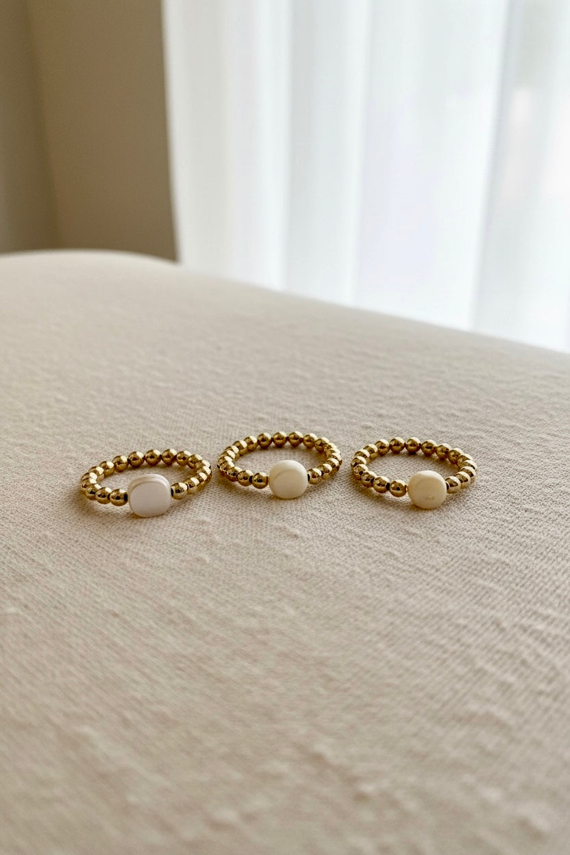 Collection Hématite Dorée & Nacre – Bracelets et Bagues artisanaux