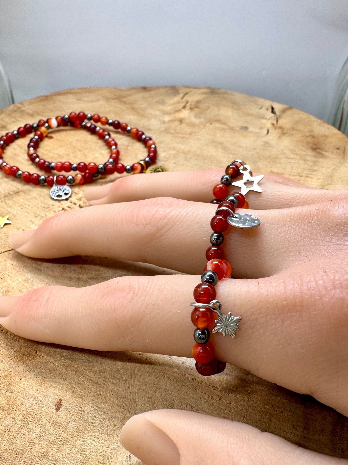 Collection de bijoux élastiques, bracelets et bagues élastiques en Agate Rouge & Marron