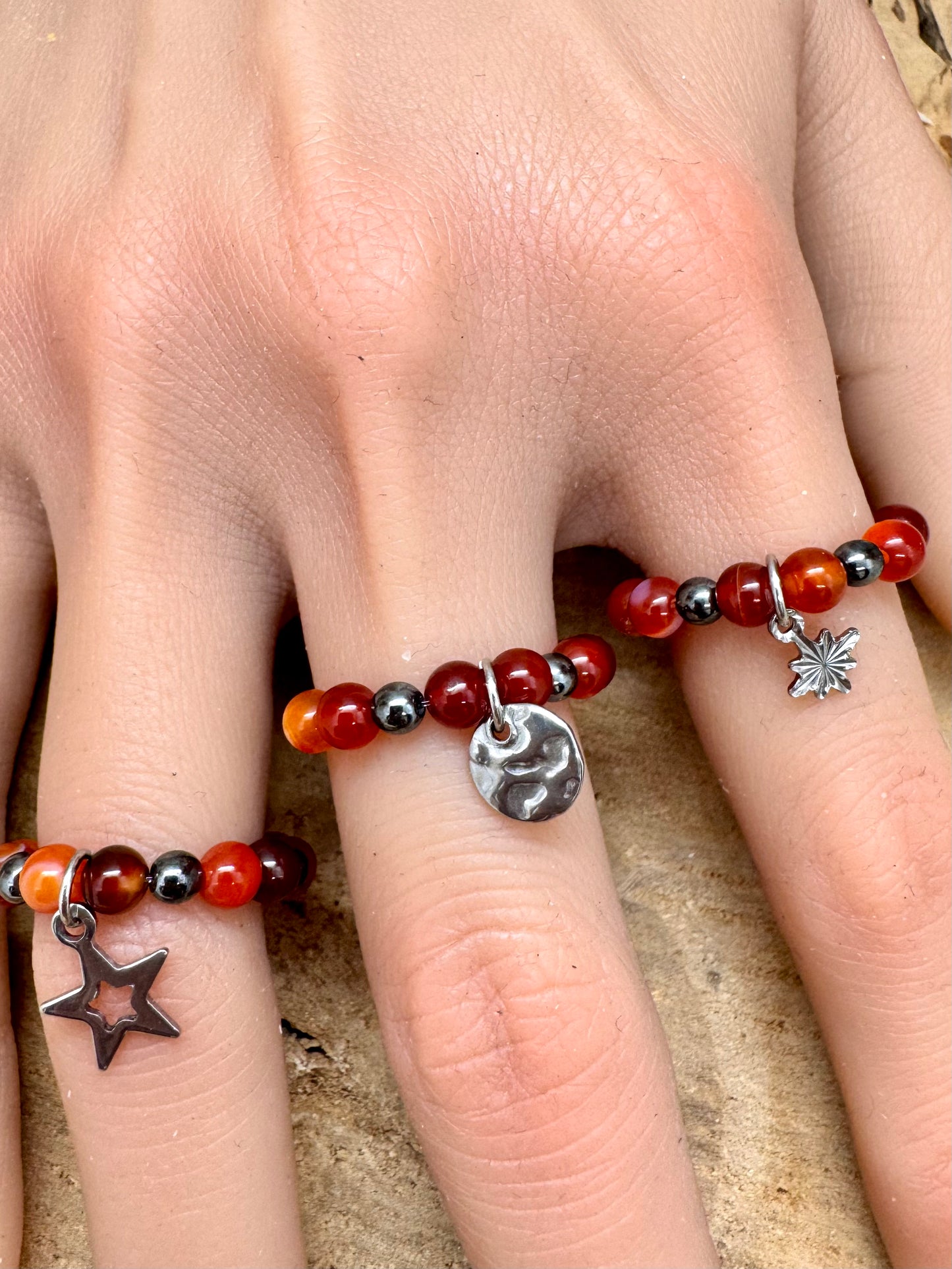 Collection de bijoux élastiques, bracelets et bagues élastiques en Agate Rouge & Marron