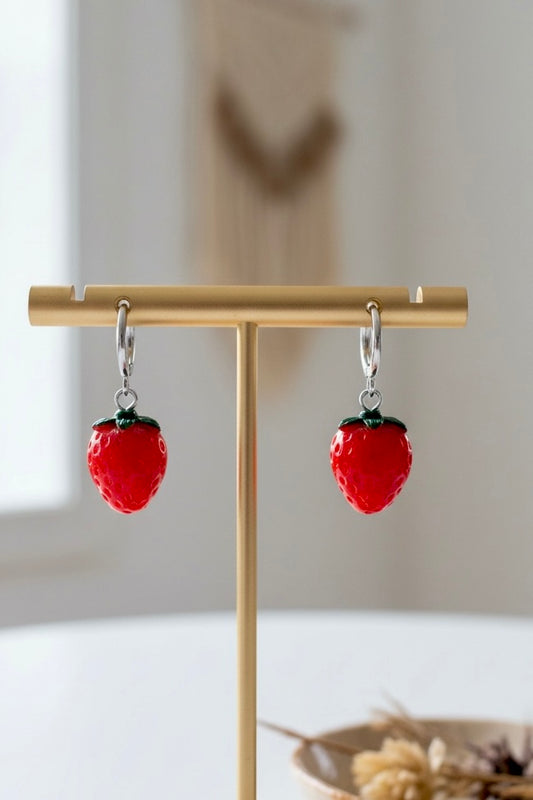 Boucles d’oreilles Fraises en résine et acier inoxydable argenté