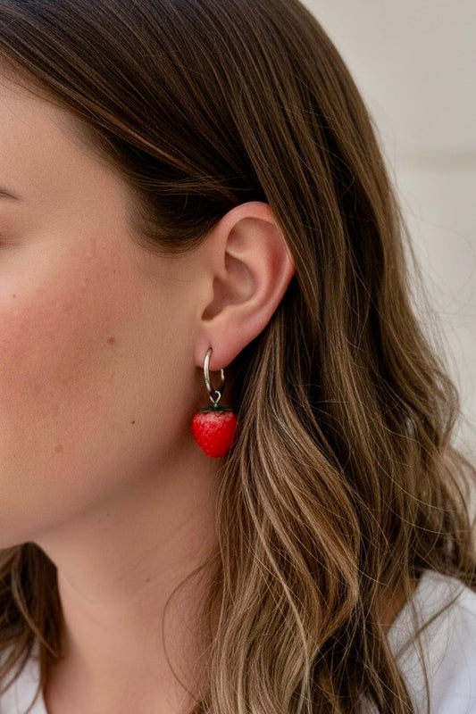 Boucles d’oreilles Fraises en résine et acier inoxydable argenté