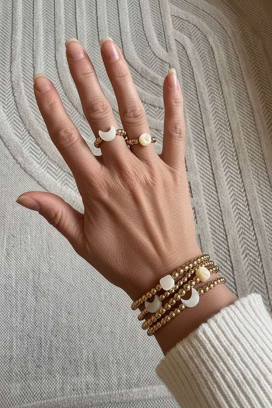 Collection Hématite Dorée & Nacre – Bracelets et Bagues artisanaux