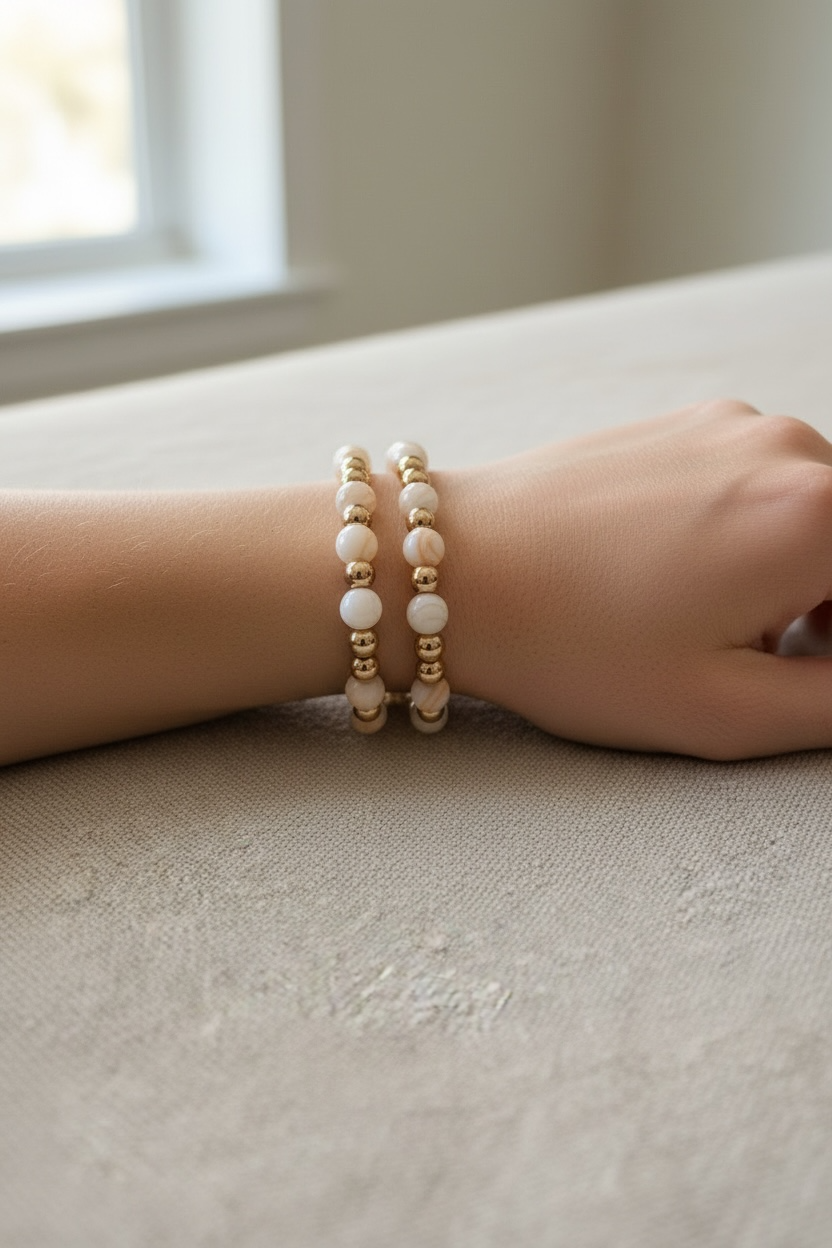 Collection Hématite Dorée & Nacre – Bracelets et Bagues artisanaux