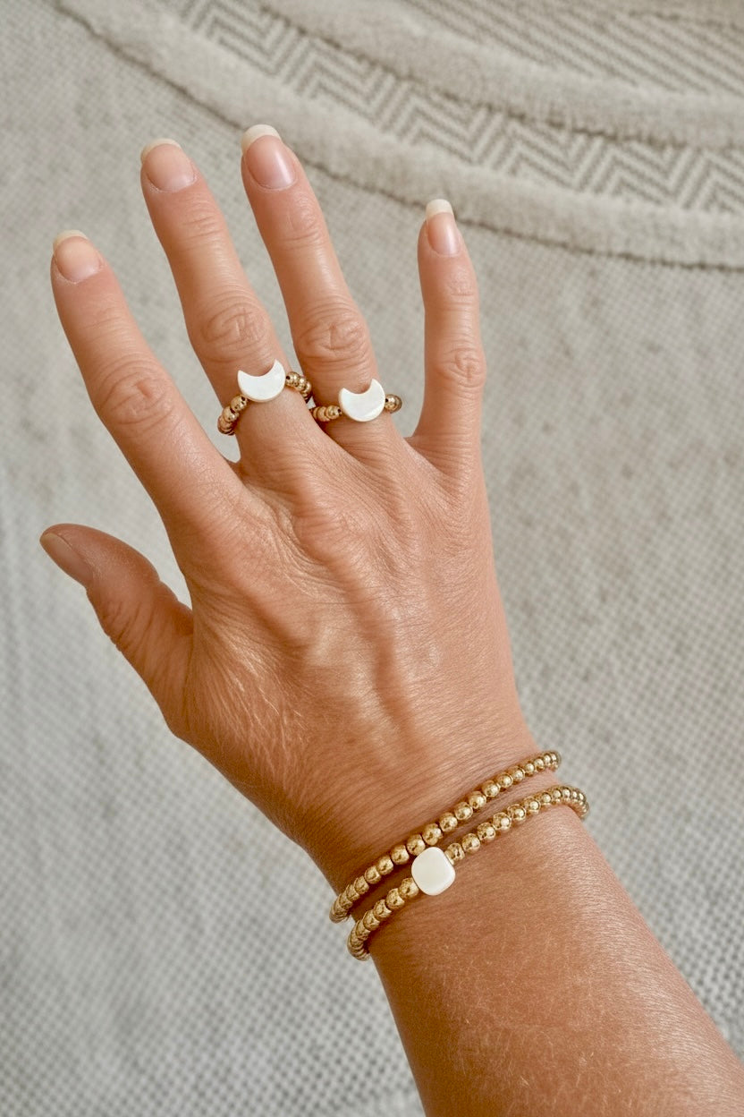Collection Hématite Dorée & Nacre – Bracelets et Bagues artisanaux