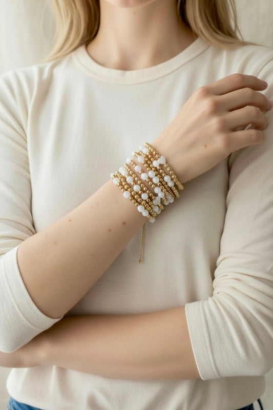 bracelet élastique en perles nacrées et hématites dorées