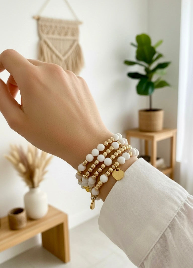 Bracelet en pierres naturelles blanches nacrées et acier inoxydable doré bohème