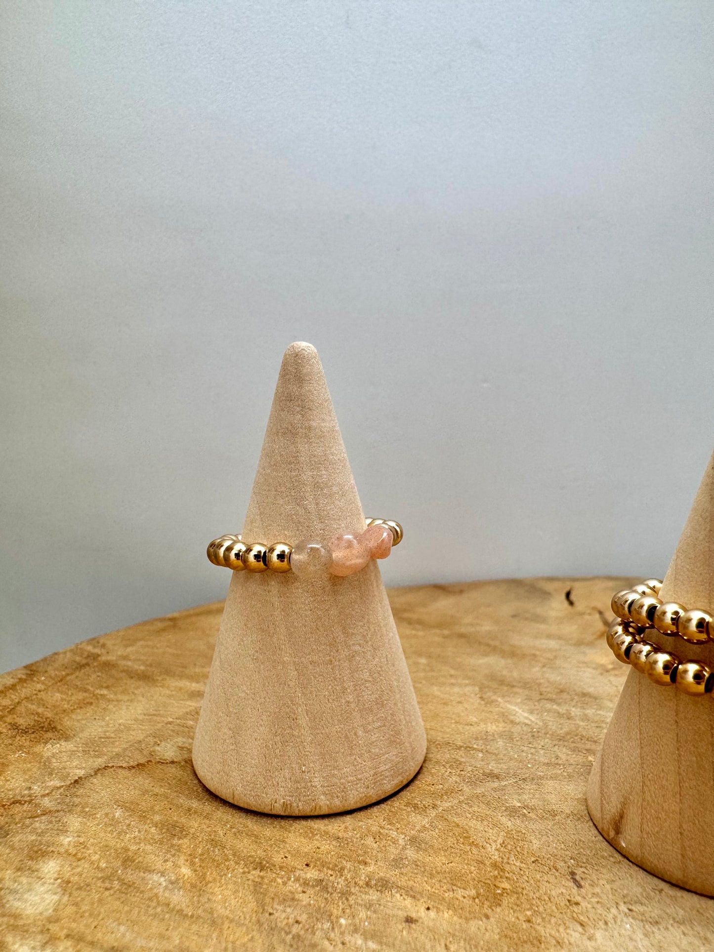 Collection bracelets et bagues fines – Pierre naturelle & acier inoxydable doré