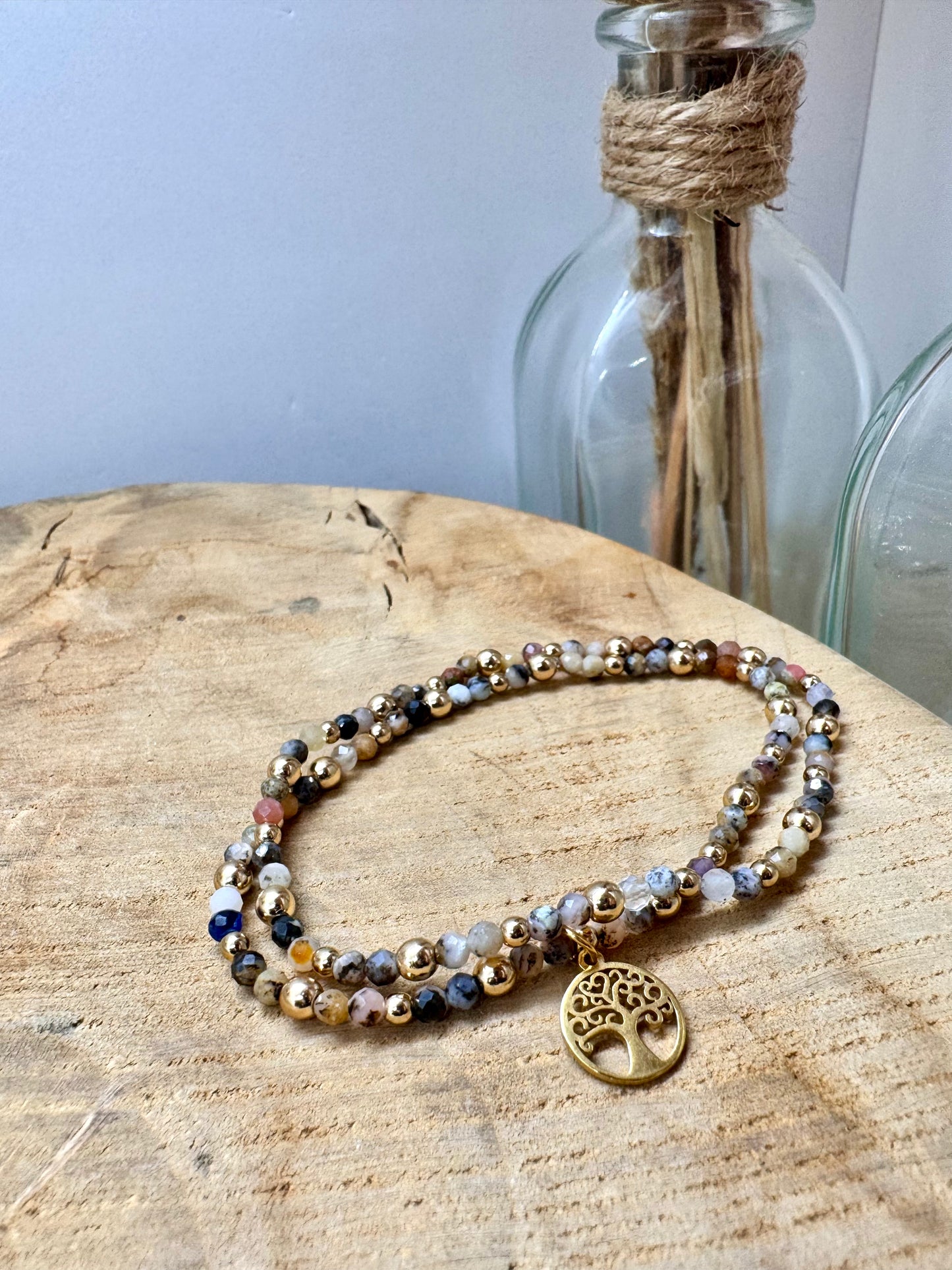 Collection de bracelets et de bagues élastiques en Tourmaline & Calcédoine