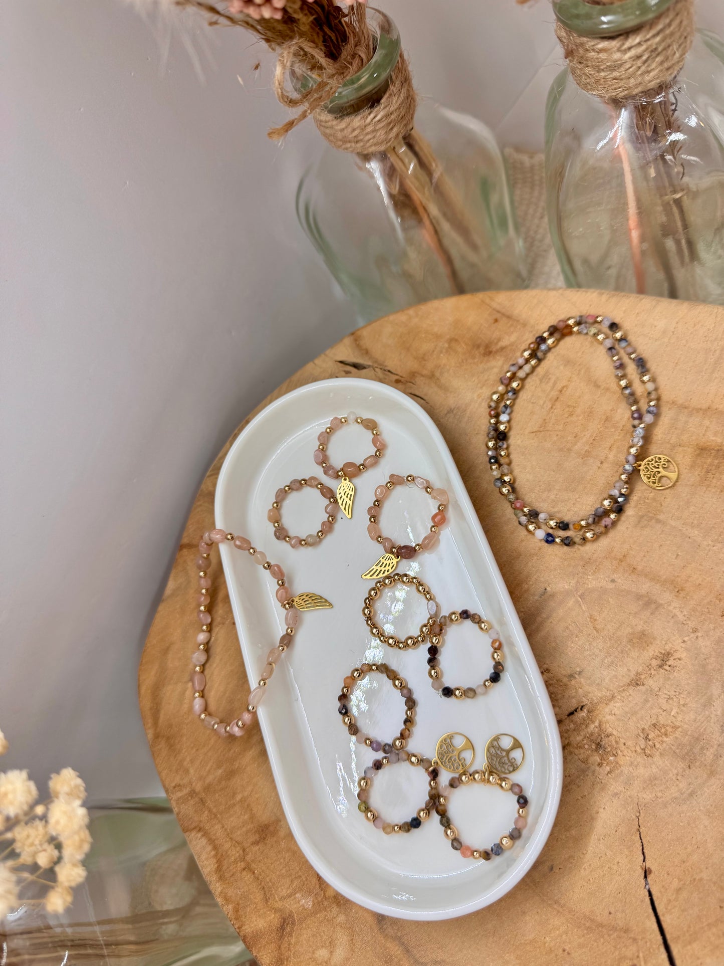 Collection de bracelets et de bagues élastiques en Tourmaline & Calcédoine