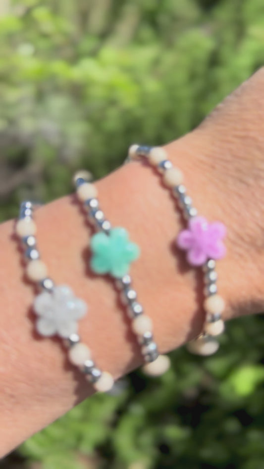 Bracelet fin en acier inoxydable, pierre blanche et fleur en céramique