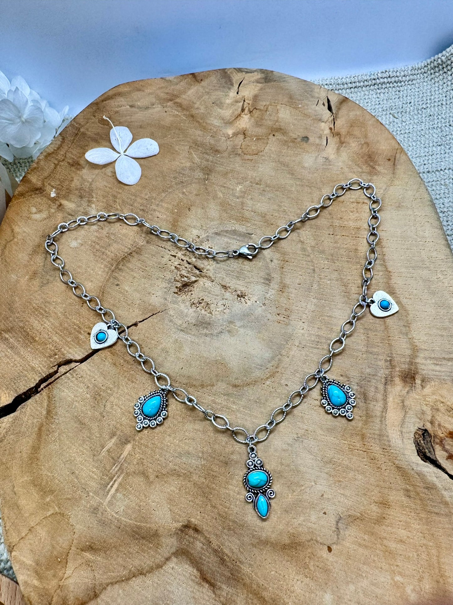 Collier acier inoxydables avec breloques argentées et turquoise