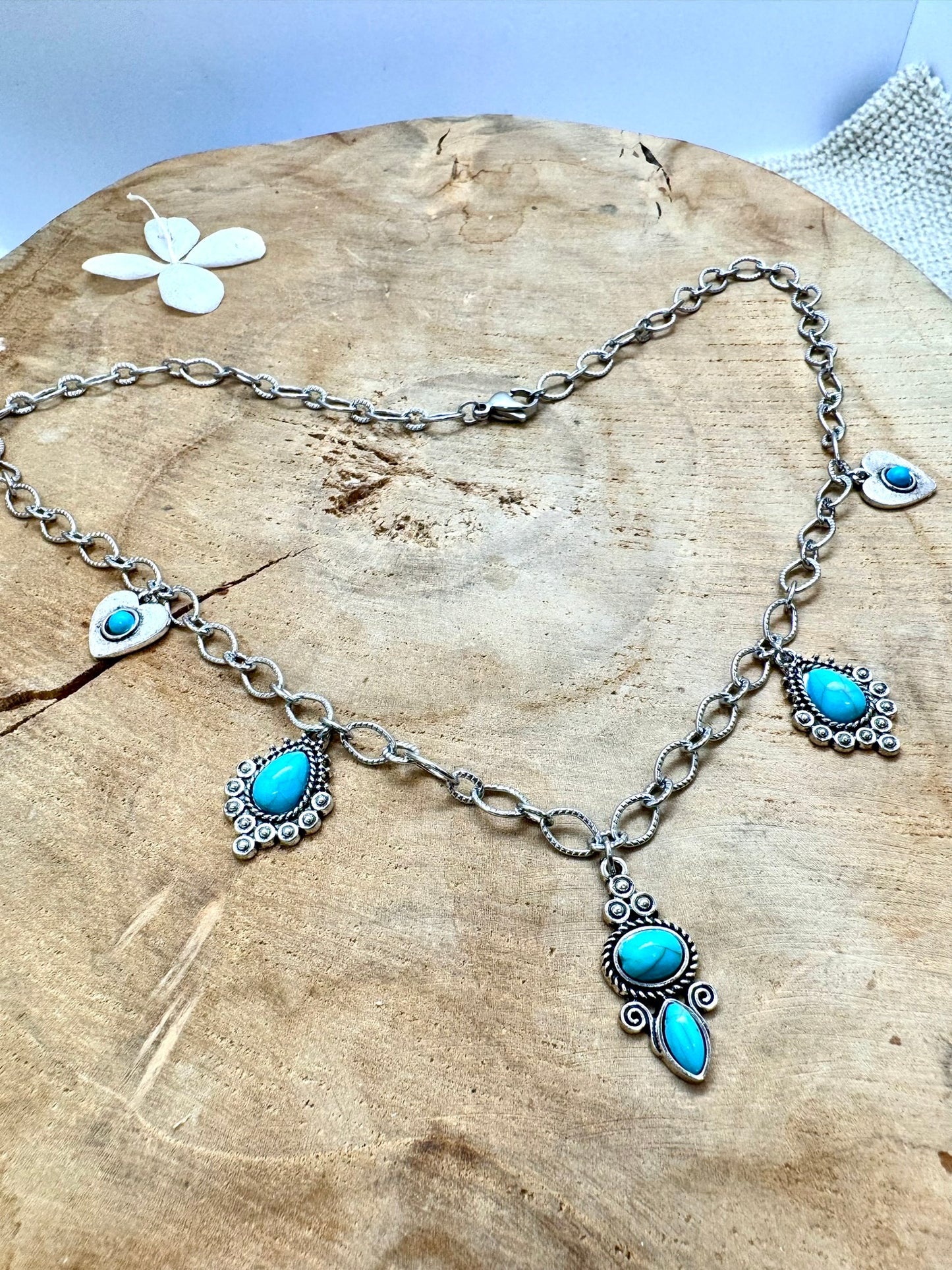 Collier acier inoxydables avec breloques argentées et turquoise