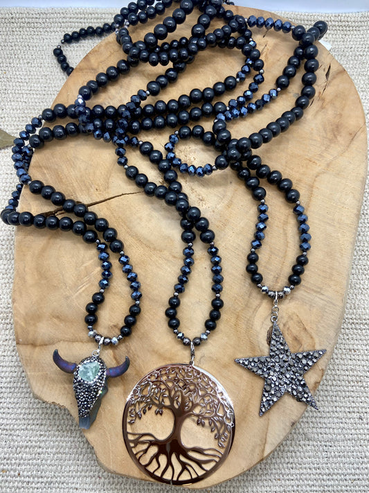 Sautoirs perles noires et strass noirs pendentifs au choix
