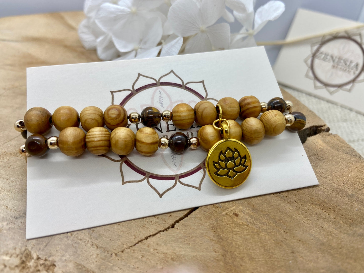 Duo de bracelets bohème en bois et oeil de tigre breloque lotus