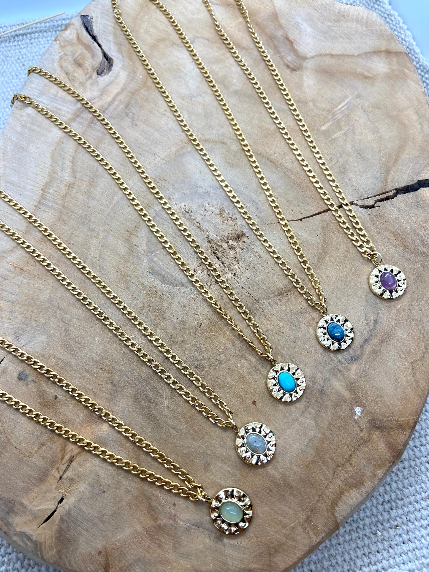 Collection de collier chaînes gourmettes inox et pendentif cabochon couleur au choix