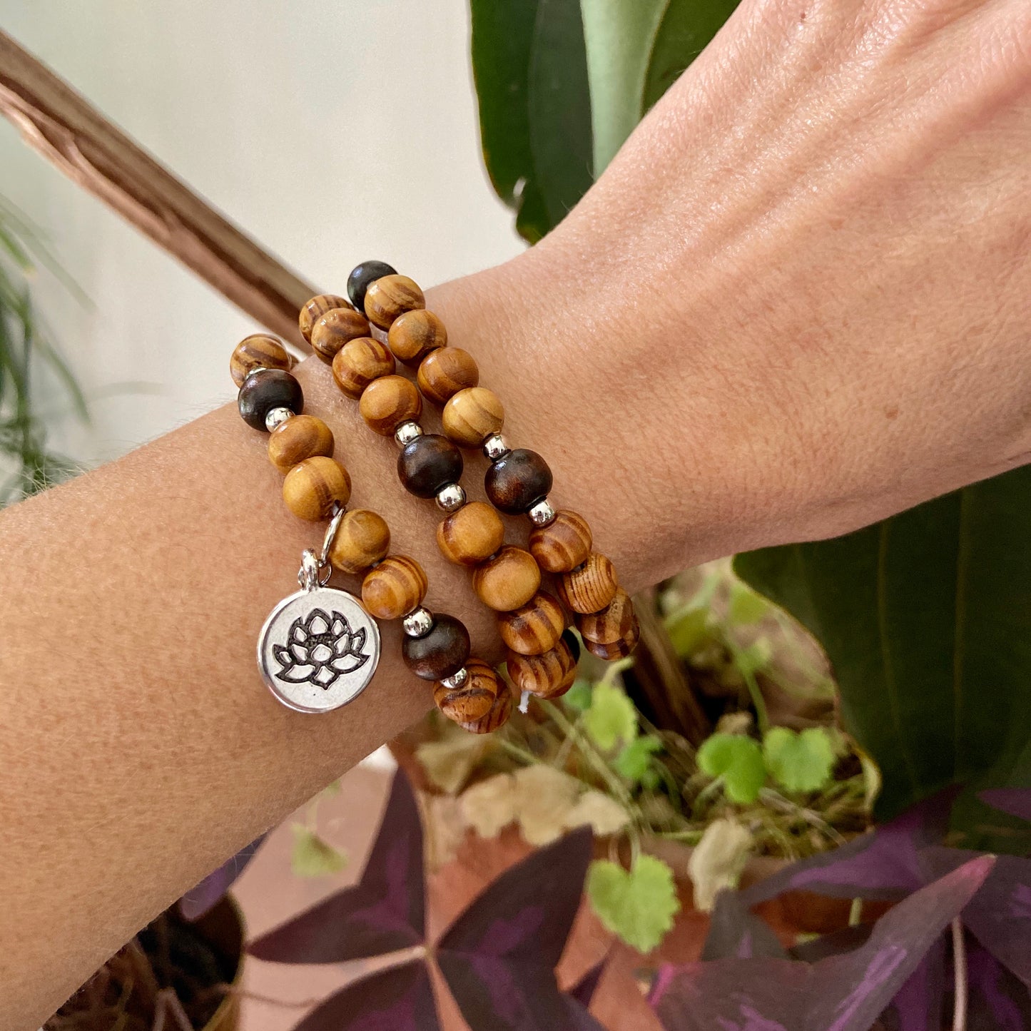 Lot de bracelets en bois et pierre naturelle breloque Fleur de Lotus