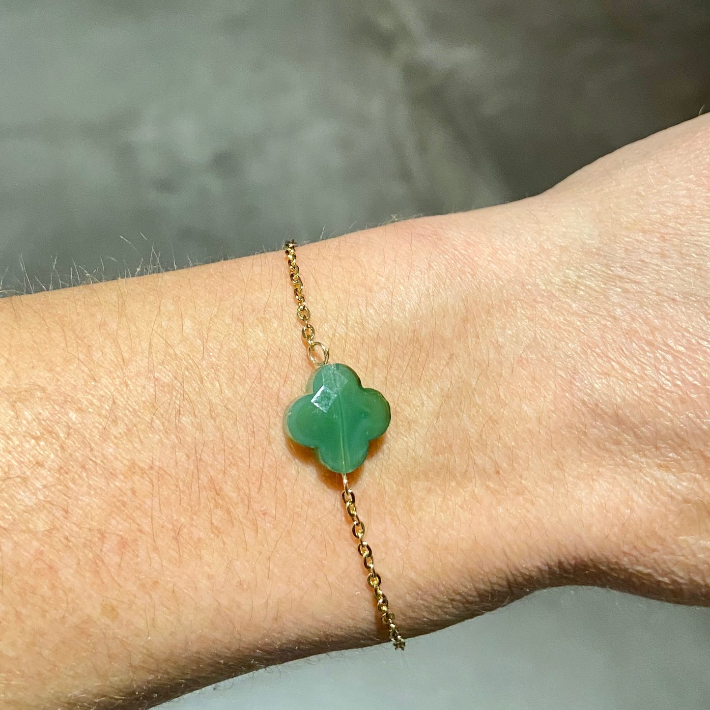 Bracelets en acier inoxydable avec breloque en Calcédoine Verte ou Quartz Rose